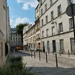A 3 Min Du Metro Place De Clichy דירה