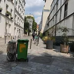 A 3 Min Du Metro Place De Clichy *