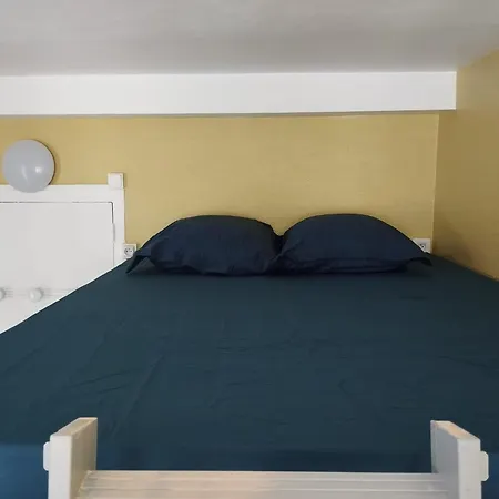 A Place De Clichy Apartment Paris