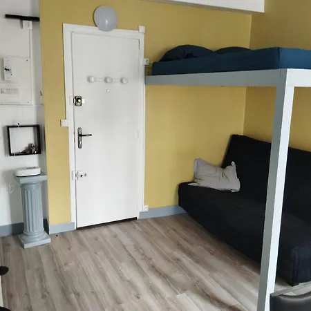 A Place De Clichy Apartment