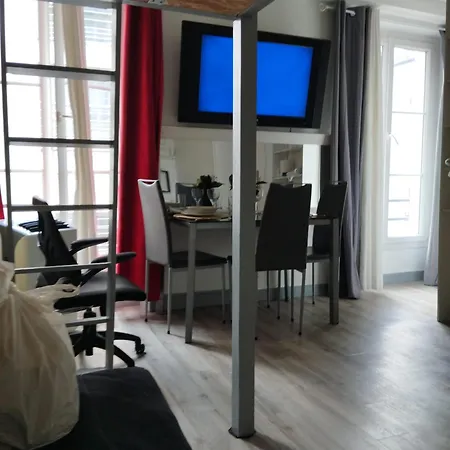 A Place De Clichy Apartment Paris
