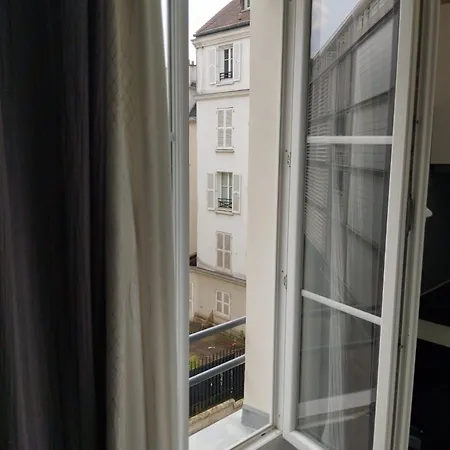 A Place De Clichy *