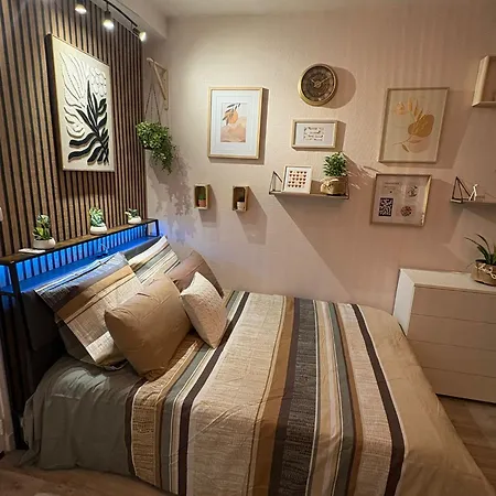 A 3 Min Du Metro Place De Clichy דירה *