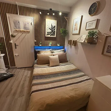 A 3 Min Du Metro Place De Clichy * Париж