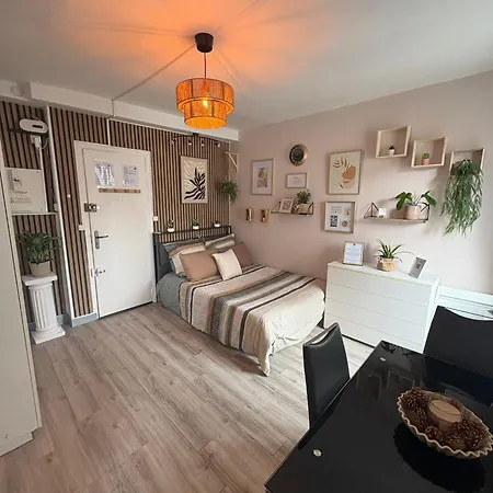 A 3 Min Du Metro Place De Clichy Апартаменты