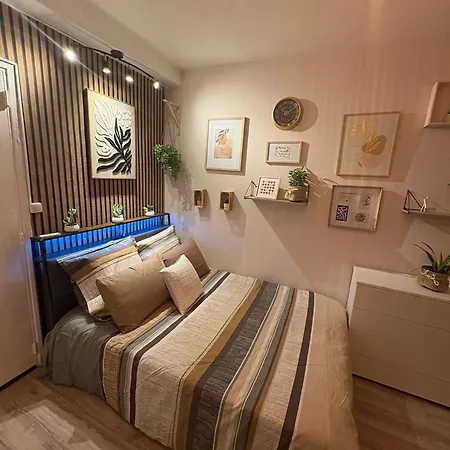 A 3 Min Du Metro Place De Clichy Апартаменты