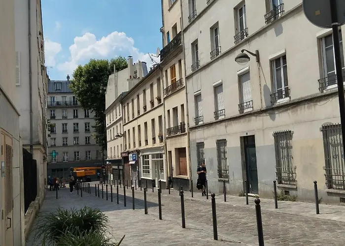 A 3 Min Du Metro Place De Clichy דירה