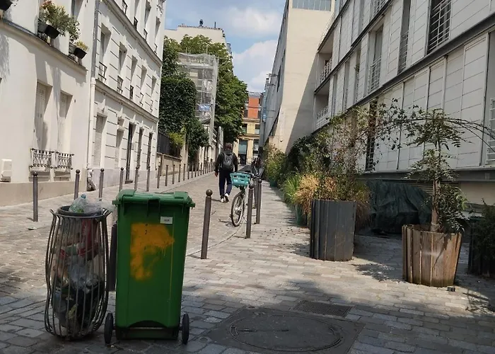 A 3 Min Du Metro Place De Clichy *