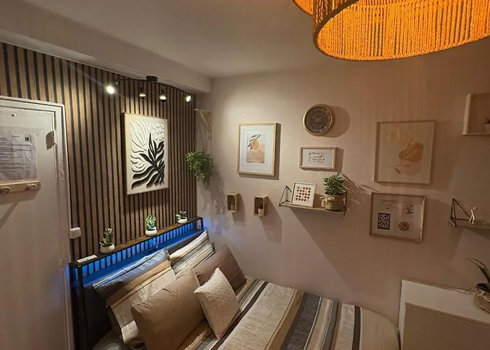 A 3 Min Du Metro Place De Clichy דירה