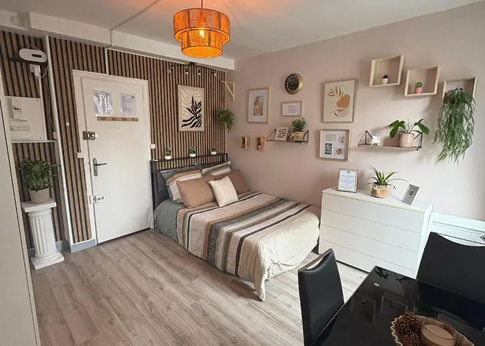 A 3 Min Du Metro Place De Clichy דירה