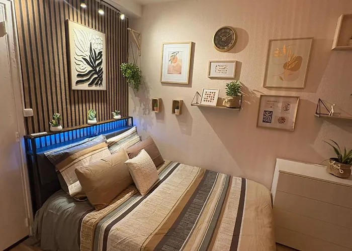 A 3 Min Du Metro Place De Clichy דירה