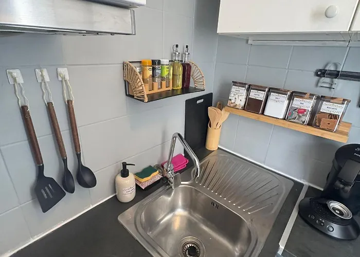 A 3 Min Du Metro Place De Clichy *