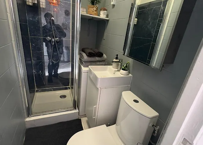 A 3 Min Du Metro Place De Clichy *