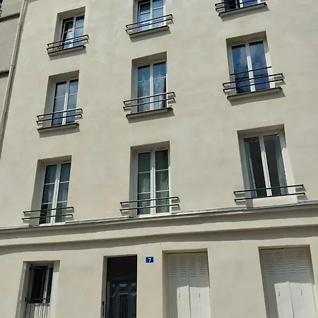 A 3 Min Du Metro Place De Clichy דירה