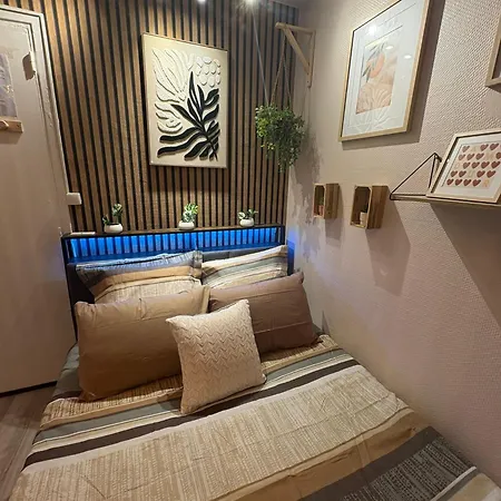 A 3 Min Du Metro Place De Clichy