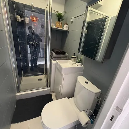 A 3 Min Du Metro Place De Clichy *