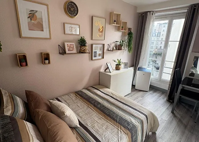 Appartamento à Place De Clichy Parigi